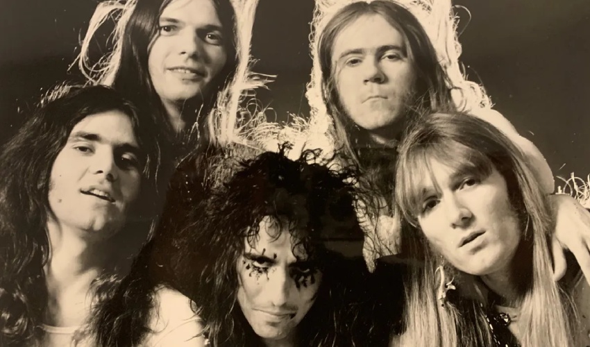 alice-cooper-with-band-original