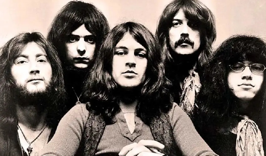 deep-purple-black-white-photo