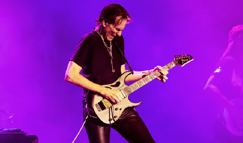 steve-vai-guartist